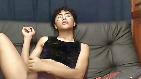 Amateur brunette beauty in sexy black bikini video