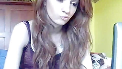 Busty chick in sexy lingerie shows us her amazing ass