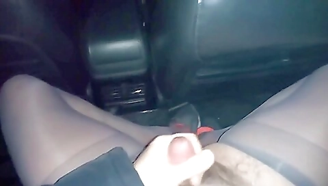 Car massage and creampie in the car in amateur porn